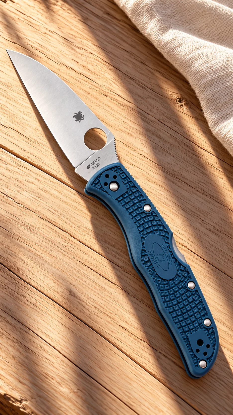 Spyderco Endela Wharncliffe: сталь встречается с прямой кромкой