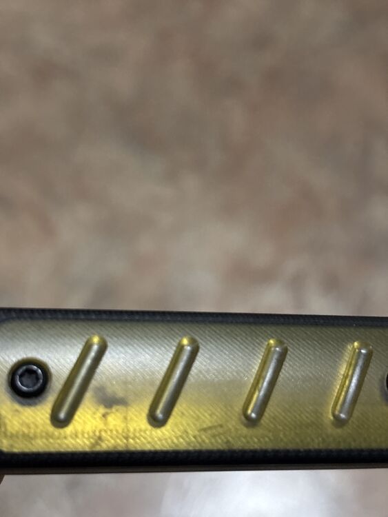 Это то что под накладкой , скажем так не очень презентабельно 